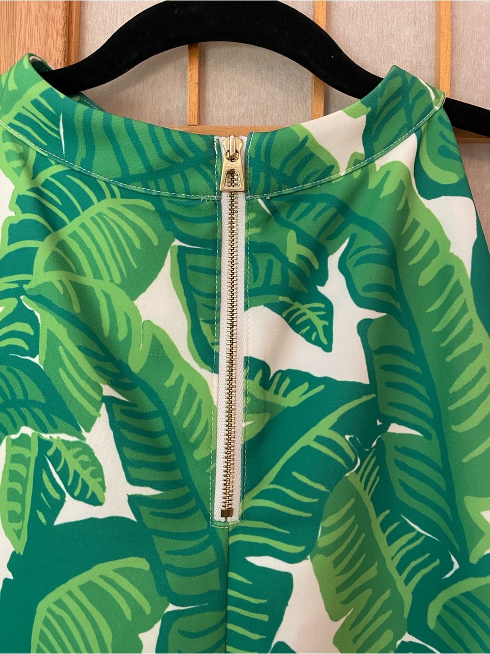 Sail to Sable Banana Leaf Print with Crochet Trim Halter Top in Medium NWOT - Picture 8 of 13